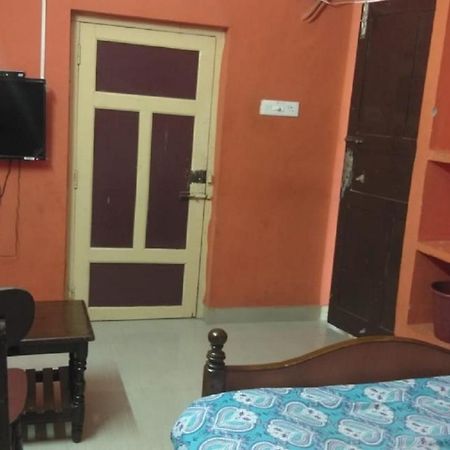 Family Guest House Near Bus-Stand Pondicherry Bagian luar foto
