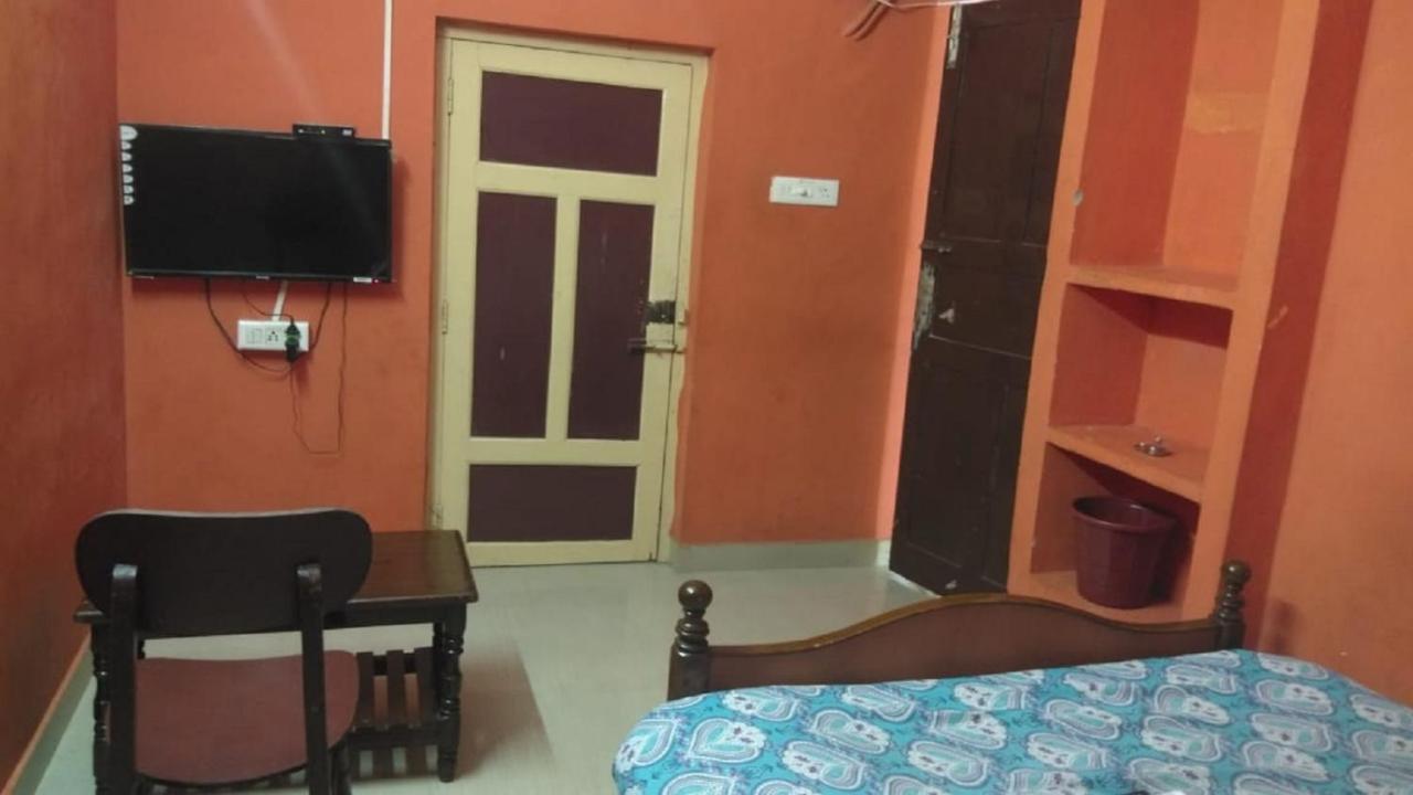 Family Guest House Near Bus-Stand Pondicherry Bagian luar foto